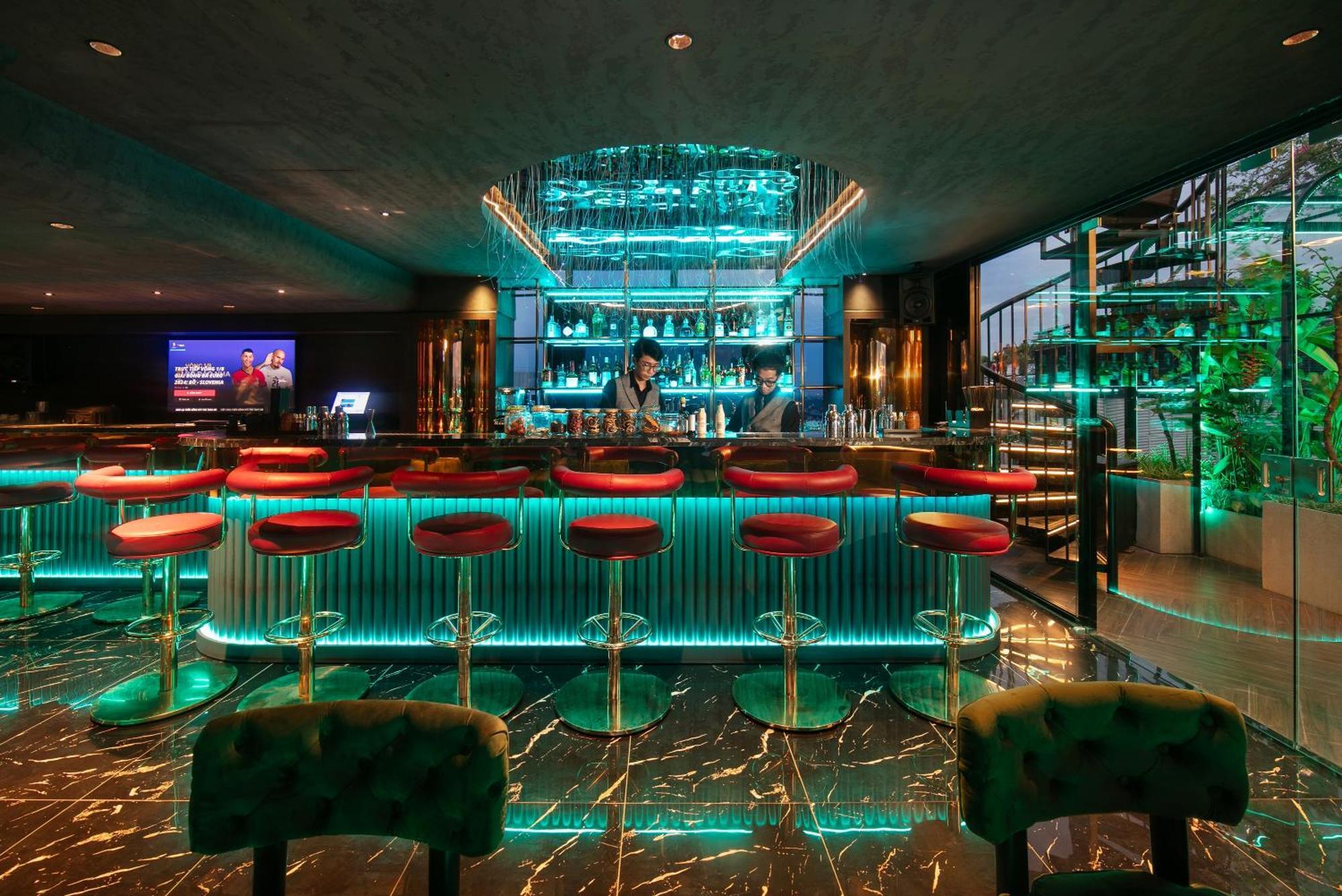 May De Ville Crown Hotel Hanói Exterior foto The bar at the 101 bar