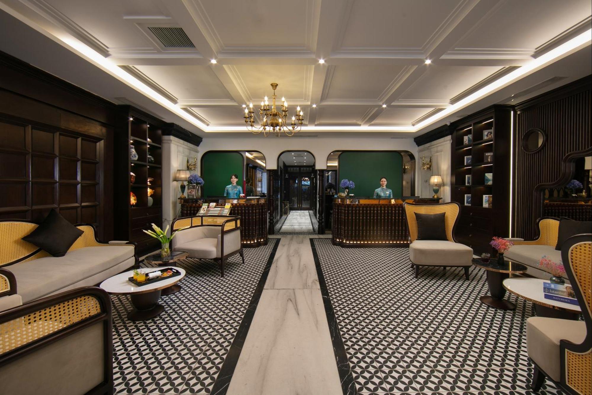 May De Ville Crown Hotel Hanói Exterior foto The lobby of the hotel